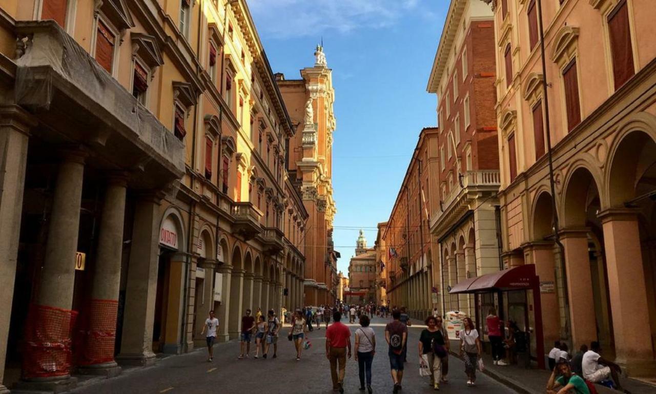 Light & Colours Apartment Bologna Bagian luar foto