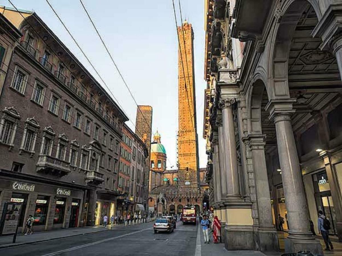 Light & Colours Apartment Bologna Bagian luar foto