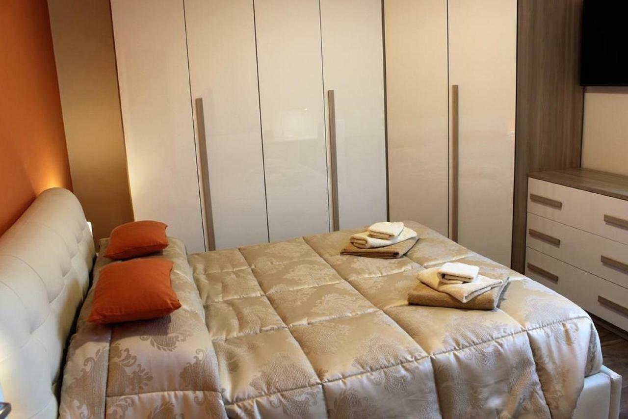Light & Colours Apartment Bologna Bagian luar foto