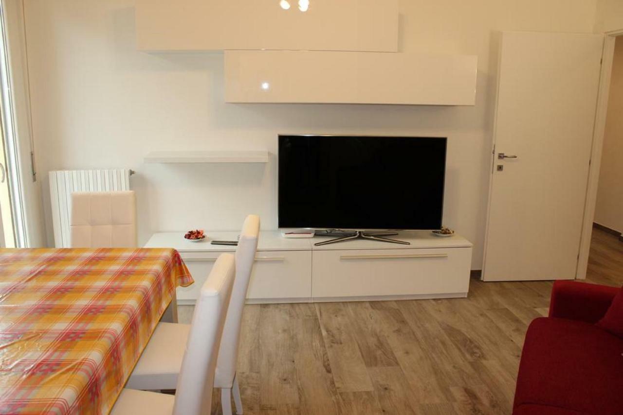 Light & Colours Apartment Bologna Bagian luar foto