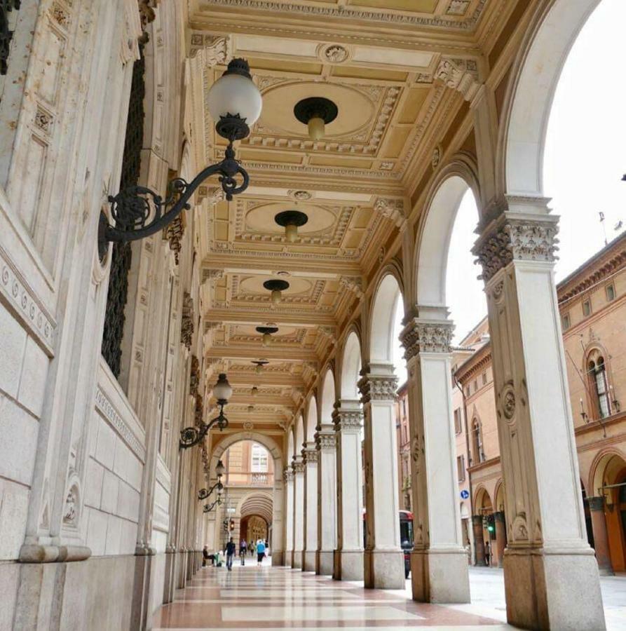 Light & Colours Apartment Bologna Bagian luar foto